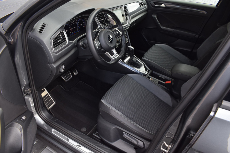 Volkswagen T-Roc 1.5 TSI 150pk DSG R-line | Pano | Camera | Trekhaak | Virtual | Beats