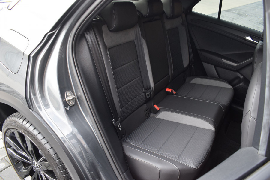 Volkswagen T-Roc 1.5 TSI 150pk DSG R-line | Pano | Camera | Trekhaak | Virtual | Beats