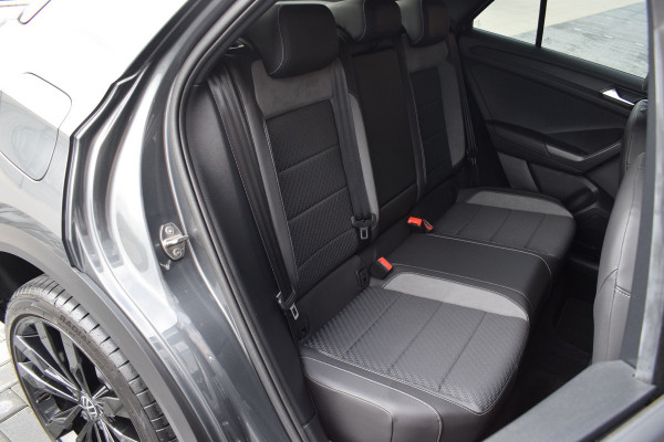 Volkswagen T-Roc 1.5 TSI 150pk DSG R-line | Pano | Camera | Trekhaak | Virtual | Beats