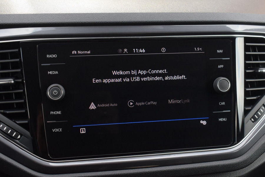 Volkswagen T-Roc 1.5 TSI 150pk DSG R-line | Pano | Camera | Trekhaak | Virtual | Beats