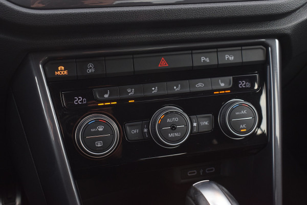 Volkswagen T-Roc 1.5 TSI 150pk DSG R-line | Pano | Camera | Trekhaak | Virtual | Beats