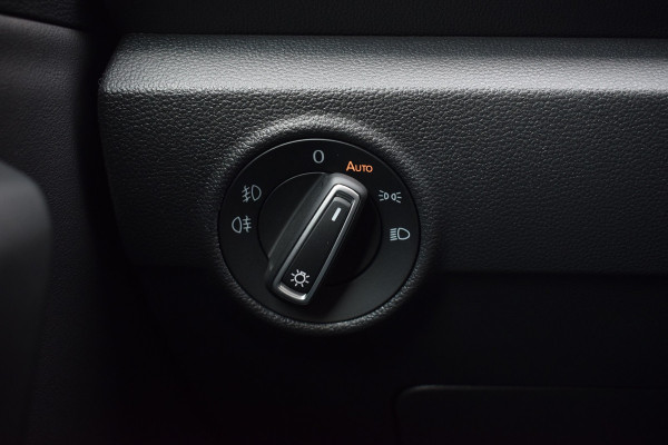 Volkswagen T-Roc 1.5 TSI 150pk DSG R-line | Pano | Camera | Trekhaak | Virtual | Beats