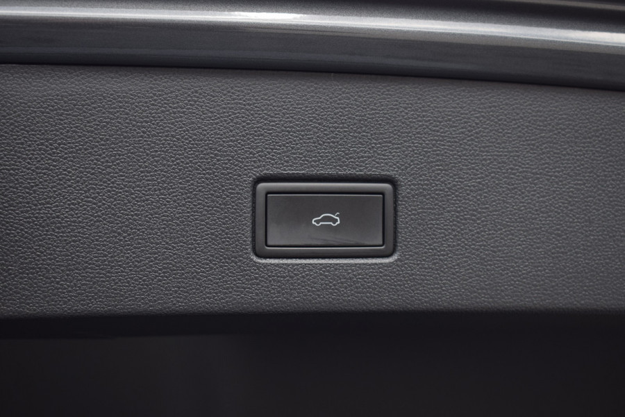 Volkswagen T-Roc 1.5 TSI 150pk DSG R-line | Pano | Camera | Trekhaak | Virtual | Beats