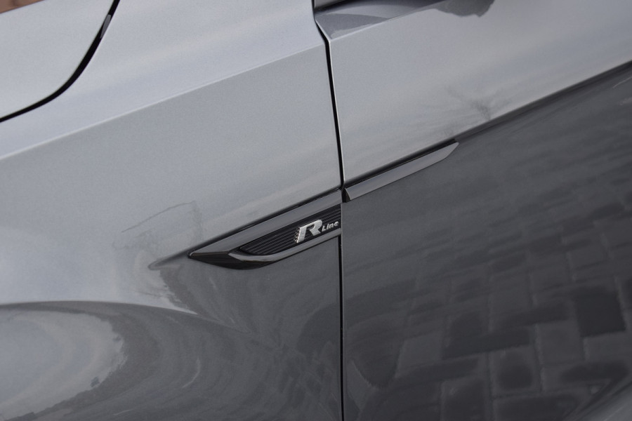 Volkswagen T-Roc 1.5 TSI 150pk DSG R-line | Pano | Camera | Trekhaak | Virtual | Beats