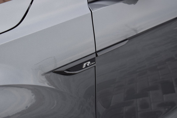 Volkswagen T-Roc 1.5 TSI 150pk DSG R-line | Pano | Camera | Trekhaak | Virtual | Beats