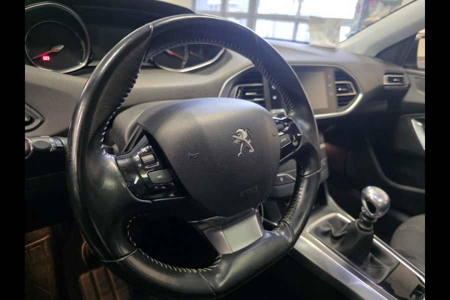 Peugeot 308 SW 1.2 PureTech Blue Lease Premium – Panoramadak – Cruise – NAP – Ruime gezinsauto