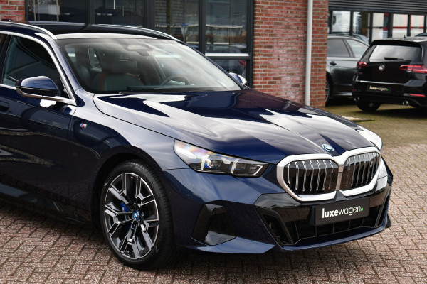 BMW i5 Touring eDrive40 M-Sport Pano Adp-demping B&W Comfzetel+Vent 20inch