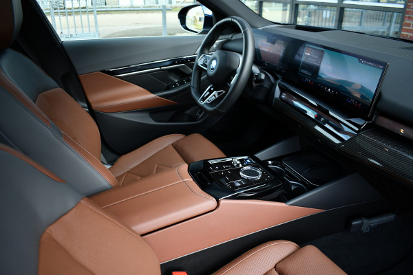 BMW i5 Touring eDrive40 M-Sport Pano Adp-demping B&W Comfzetel+Vent 20inch
