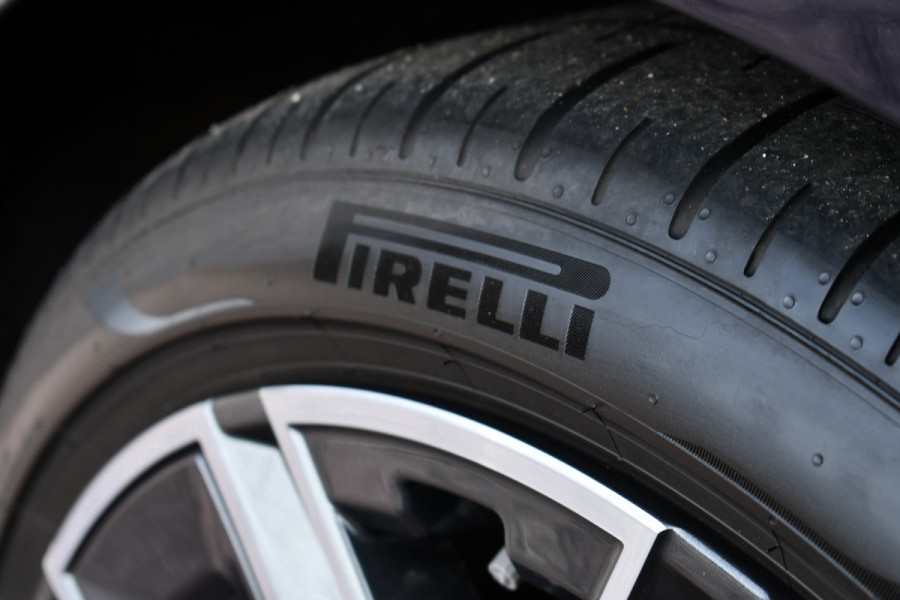 BMW i5 Touring eDrive40 M-Sport Pano Adp-demping B&W Comfzetel+Vent 20inch