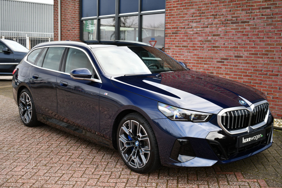 BMW i5 Touring eDrive40 M-Sport Pano Adp-demping B&W Comfzetel+Vent 20inch