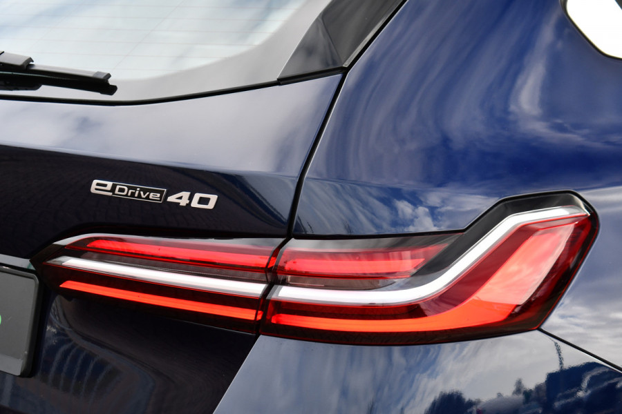 BMW i5 Touring eDrive40 M-Sport Pano Adp-demping B&W Comfzetel+Vent 20inch