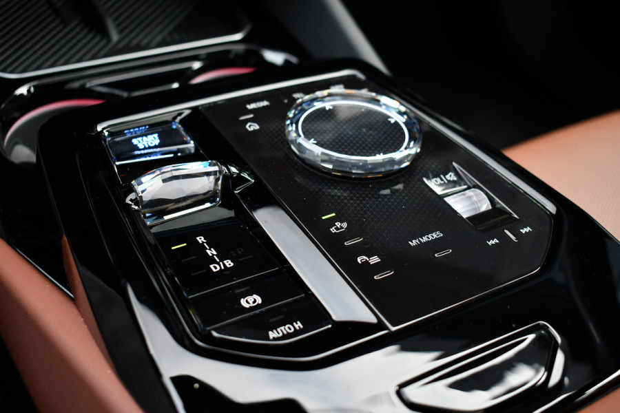 BMW i5 Touring eDrive40 M-Sport Pano Adp-demping B&W Comfzetel+Vent 20inch