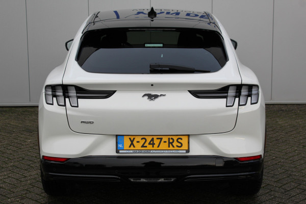 Ford Mustang Mach-E 75kWh/269pk AWD Premium AUTOMAAT volledig ELEKTRISCH ! Fabrieksgarantie t/m 01-03-2027 ! Vierwielaandr., stoel-, stuur- en voorraamverwarming, technologie pakket II, panoramadak, navigatie, telefoonvoorb., winterpakket, parelmoer wit metallic, etc etc