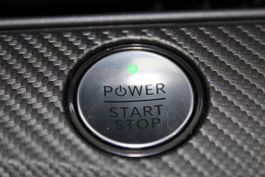 Ford Mustang Mach-E 75kWh/269pk AWD Premium AUTOMAAT volledig ELEKTRISCH ! Fabrieksgarantie t/m 01-03-2027 ! Vierwielaandr., stoel-, stuur- en voorraamverwarming, technologie pakket II, panoramadak, navigatie, telefoonvoorb., winterpakket, parelmoer wit metallic, etc etc