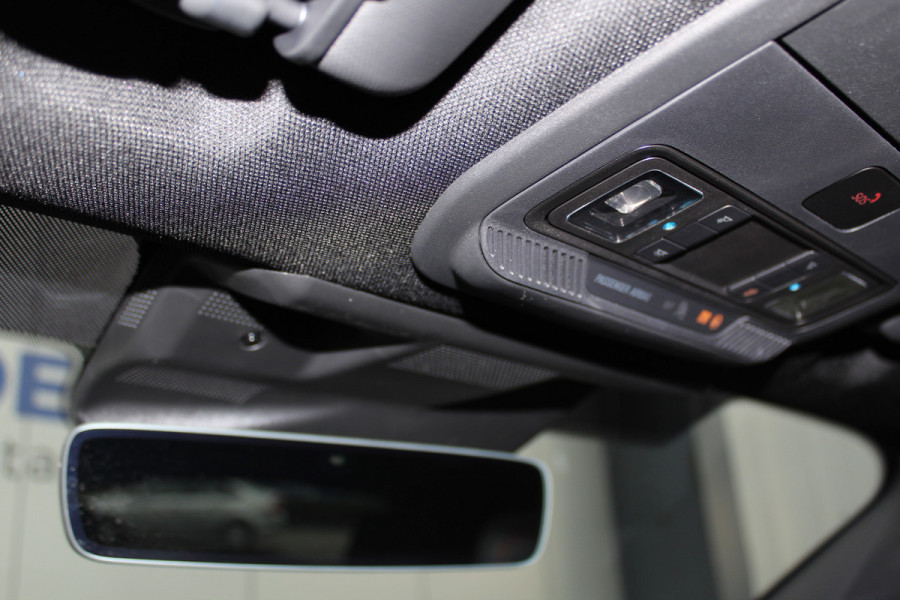 Ford Mustang Mach-E 75kWh/269pk AWD Premium AUTOMAAT volledig ELEKTRISCH ! Fabrieksgarantie t/m 01-03-2027 ! Vierwielaandr., stoel-, stuur- en voorraamverwarming, technologie pakket II, panoramadak, navigatie, telefoonvoorb., winterpakket, parelmoer wit metallic, etc etc