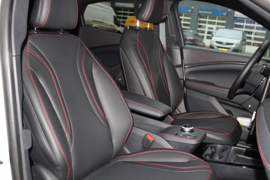 Ford Mustang Mach-E 75kWh/269pk AWD Premium AUTOMAAT volledig ELEKTRISCH ! Fabrieksgarantie t/m 01-03-2027 ! Vierwielaandr., stoel-, stuur- en voorraamverwarming, technologie pakket II, panoramadak, navigatie, telefoonvoorb., winterpakket, parelmoer wit metallic, etc etc