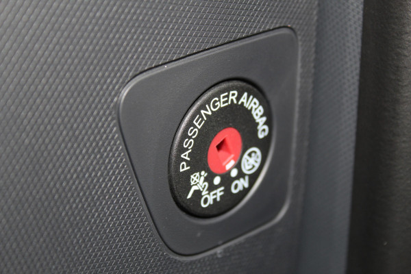 Ford Mustang Mach-E 75kWh/269pk AWD Premium AUTOMAAT volledig ELEKTRISCH ! Fabrieksgarantie t/m 01-03-2027 ! Vierwielaandr., stoel-, stuur- en voorraamverwarming, technologie pakket II, panoramadak, navigatie, telefoonvoorb., winterpakket, parelmoer wit metallic, etc etc