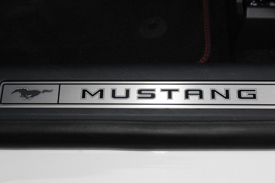 Ford Mustang Mach-E 75kWh/269pk AWD Premium AUTOMAAT volledig ELEKTRISCH ! Fabrieksgarantie t/m 01-03-2027 ! Vierwielaandr., stoel-, stuur- en voorraamverwarming, technologie pakket II, panoramadak, navigatie, telefoonvoorb., winterpakket, parelmoer wit metallic, etc etc