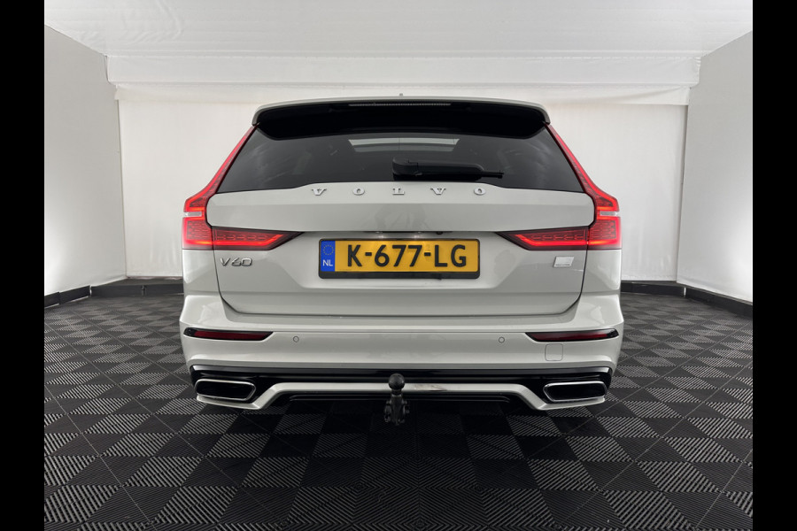 Volvo V60 2.0 T6 Recharge AWD R-Design (Plug-in) (INCL.BTW) Aut. *PANO | HEAD-UP | LEATHER-FABRIC | FULL-LED | MEMORY-PACK | HARMAN/KARDON | DIGI-COCKPIT | HEATED-SPORTSEATS | KEYLESS | DAB+ | NAVI-FULLMAP | PDC | CRUISE | TOWBAR | 19''ALU*
