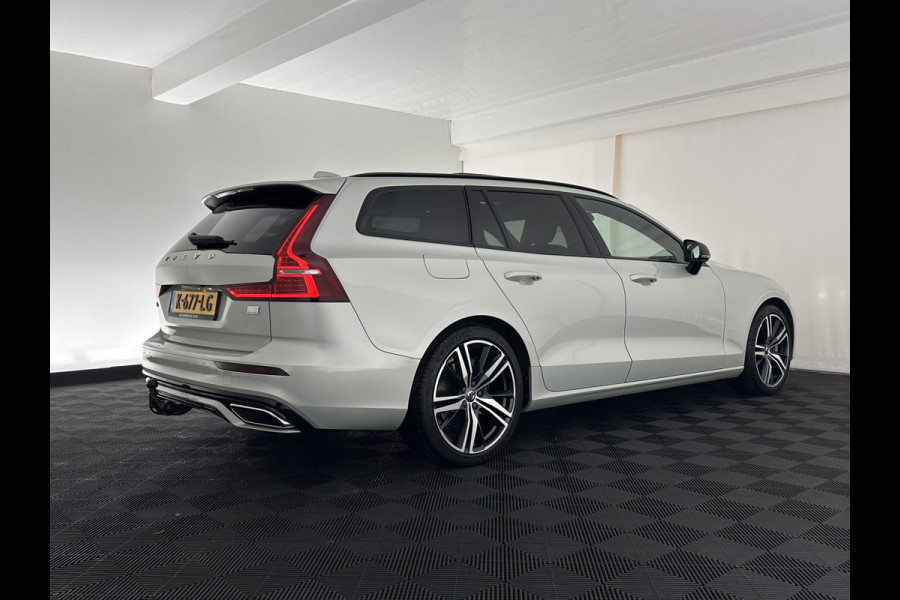 Volvo V60 2.0 T6 Recharge AWD R-Design (Plug-in) (INCL.BTW) Aut. *PANO | HEAD-UP | LEATHER-FABRIC | FULL-LED | MEMORY-PACK | HARMAN/KARDON | DIGI-COCKPIT | HEATED-SPORTSEATS | KEYLESS | DAB+ | NAVI-FULLMAP | PDC | CRUISE | TOWBAR | 19''ALU*