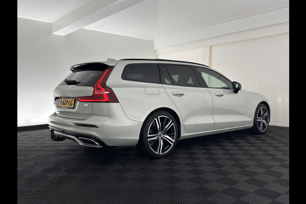 Volvo V60 2.0 T6 Recharge AWD R-Design (Plug-in) (INCL.BTW) Aut. *PANO | HEAD-UP | LEATHER-FABRIC | FULL-LED | MEMORY-PACK | HARMAN/KARDON | DIGI-COCKPIT | HEATED-SPORTSEATS | KEYLESS | DAB+ | NAVI-FULLMAP | PDC | CRUISE | TOWBAR | 19''ALU*