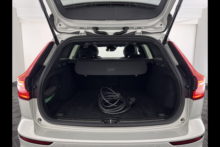 Volvo V60 2.0 T6 Recharge AWD R-Design (Plug-in) (INCL.BTW) Aut. *PANO | HEAD-UP | LEATHER-FABRIC | FULL-LED | MEMORY-PACK | HARMAN/KARDON | DIGI-COCKPIT | HEATED-SPORTSEATS | KEYLESS | DAB+ | NAVI-FULLMAP | PDC | CRUISE | TOWBAR | 19''ALU*