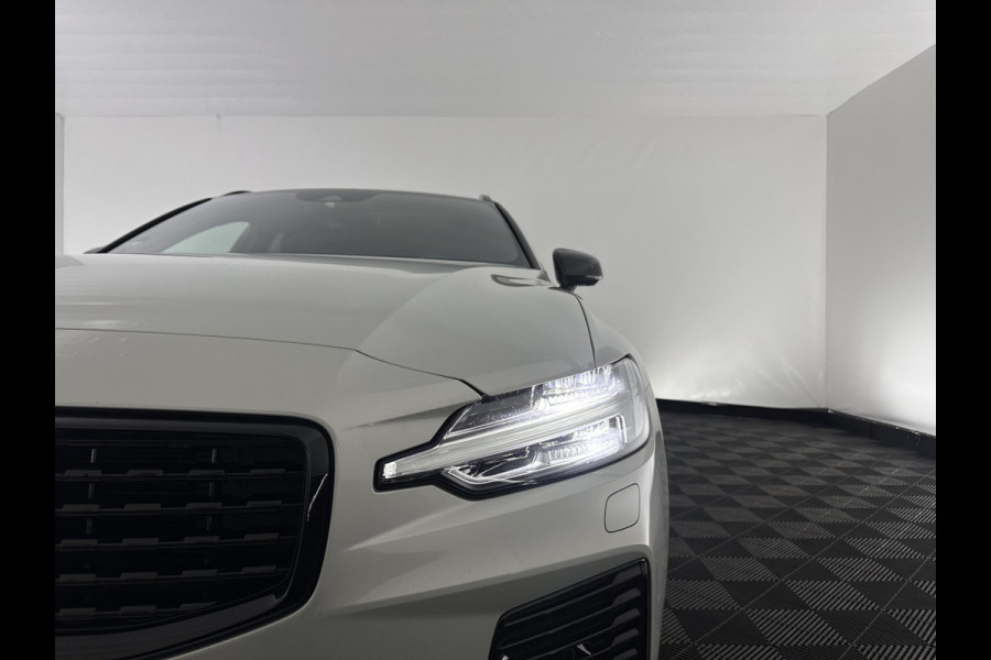 Volvo V60 2.0 T6 Recharge AWD R-Design (Plug-in) (INCL.BTW) Aut. *PANO | HEAD-UP | LEATHER-FABRIC | FULL-LED | MEMORY-PACK | HARMAN/KARDON | DIGI-COCKPIT | HEATED-SPORTSEATS | KEYLESS | DAB+ | NAVI-FULLMAP | PDC | CRUISE | TOWBAR | 19''ALU*