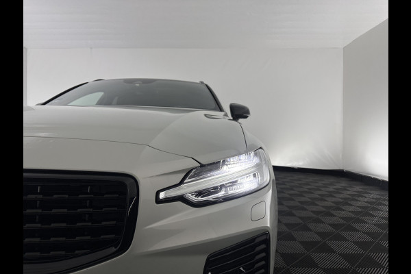 Volvo V60 2.0 T6 Recharge AWD R-Design (Plug-in) (INCL.BTW) Aut. *PANO | HEAD-UP | LEATHER-FABRIC | FULL-LED | MEMORY-PACK | HARMAN/KARDON | DIGI-COCKPIT | HEATED-SPORTSEATS | KEYLESS | DAB+ | NAVI-FULLMAP | PDC | CRUISE | TOWBAR | 19''ALU*
