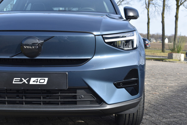 Volvo EX40 Extended Range 252PK Plus Black Ed. 82 kWh | Panodak | ACC | H&K | 20"LMV | Climate | Nubuck