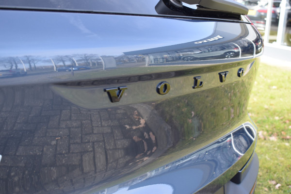 Volvo EX40 Extended Range 252PK Plus Black Ed. 82 kWh | Panodak | ACC | H&K | 20"LMV | Climate | Nubuck