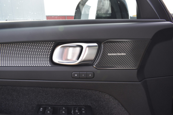 Volvo EX40 Extended Range 252PK Plus Black Ed. 82 kWh | Panodak | ACC | H&K | 20"LMV | Climate | Nubuck