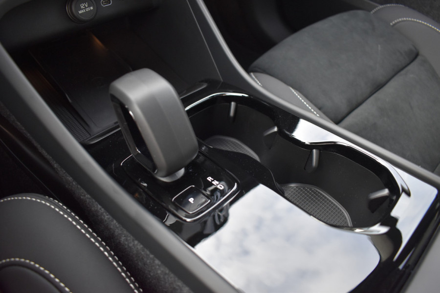 Volvo EX40 Extended Range 252PK Plus Black Ed. 82 kWh | Panodak | ACC | H&K | 20"LMV | Climate | Nubuck