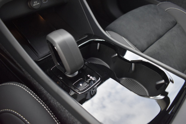 Volvo EX40 Extended Range 252PK Plus Black Ed. 82 kWh | Panodak | ACC | H&K | 20"LMV | Climate | Nubuck