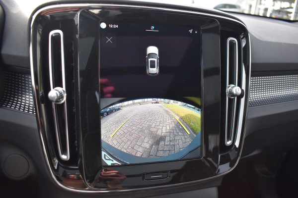 Volvo EX40 Extended Range 252PK Plus Black Ed. 82 kWh | Panodak | ACC | H&K | 20"LMV | Climate | Nubuck