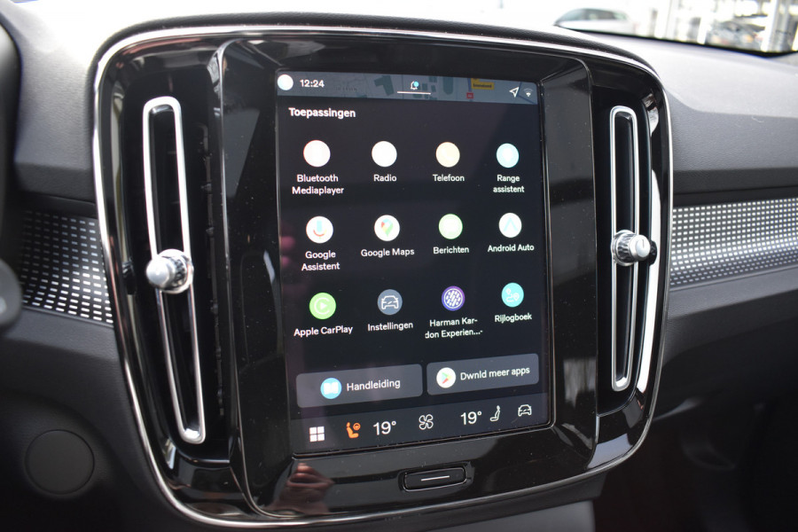 Volvo EX40 Extended Range 252PK Plus Black Ed. 82 kWh | Panodak | ACC | H&K | 20"LMV | Climate | Nubuck