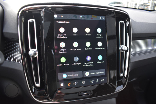 Volvo EX40 Extended Range 252PK Plus Black Ed. 82 kWh | Panodak | ACC | H&K | 20"LMV | Climate | Nubuck