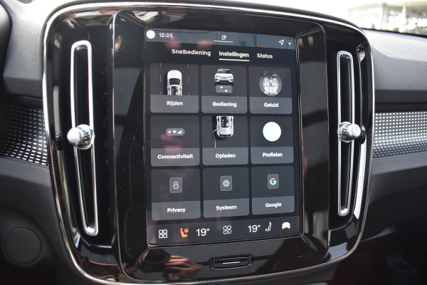 Volvo EX40 Extended Range 252PK Plus Black Ed. 82 kWh | Panodak | ACC | H&K | 20"LMV | Climate | Nubuck