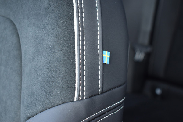 Volvo EX40 Extended Range 252PK Plus Black Ed. 82 kWh | Panodak | ACC | H&K | 20"LMV | Climate | Nubuck