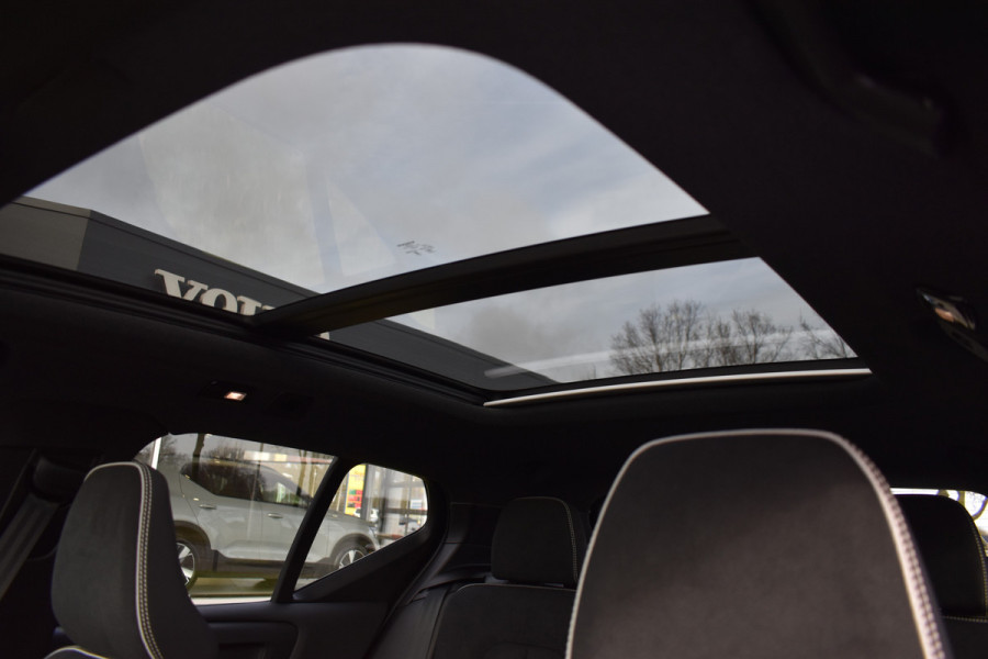 Volvo EX40 Extended Range 252PK Plus Black Ed. 82 kWh | Panodak | ACC | H&K | 20"LMV | Climate | Nubuck