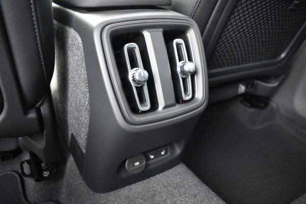 Volvo EX40 Extended Range 252PK Plus Black Ed. 82 kWh | Panodak | ACC | H&K | 20"LMV | Climate | Nubuck