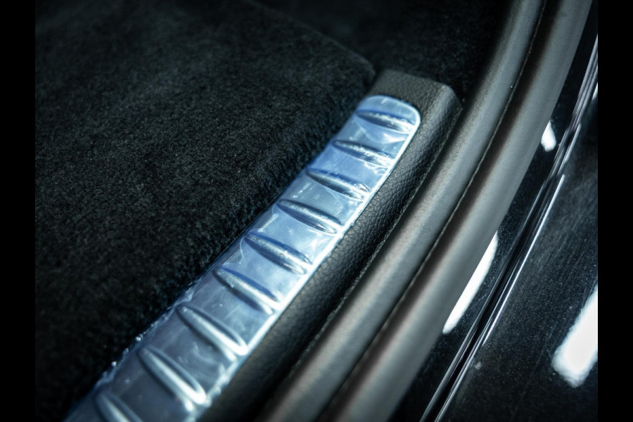 Mercedes-Benz GLC 300e 4MATIC AMG Line | Stoelverwarming | Burmester | Trekhaak | Comfort Stoelen |