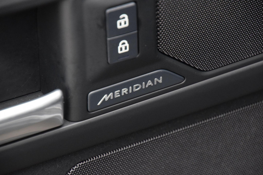 Land Rover Defender 110 P300e 110 X-Dynamic SE