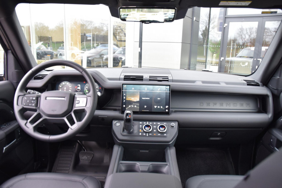 Land Rover Defender 110 P300e 110 X-Dynamic SE