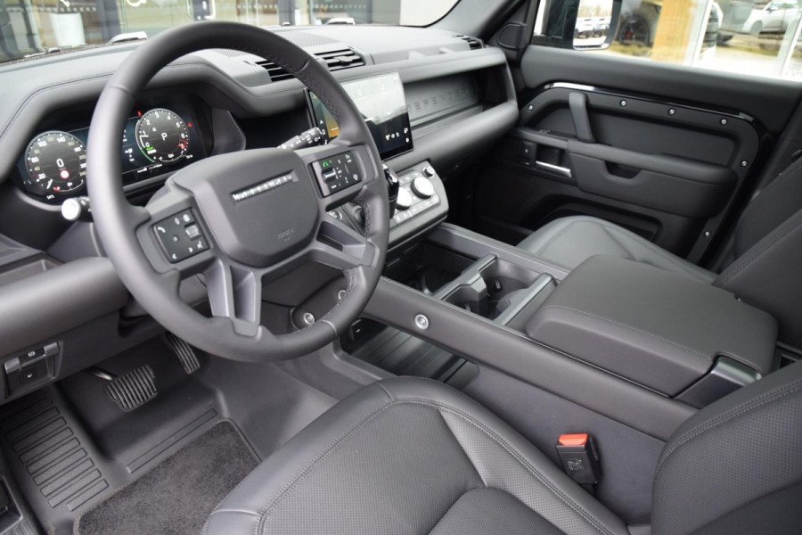 Land Rover Defender 110 P300e 110 X-Dynamic SE