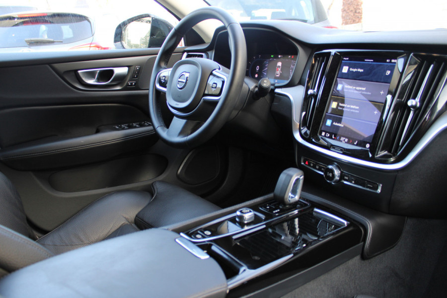 Volvo V60 2.0 T6 Plug-in hybrid AWD Plus Dark | Trekhaak | Adaptieve cruise | Memory | Camera