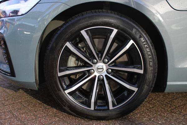 Volvo V60 2.0 T6 Plug-in hybrid AWD Plus Dark | Trekhaak | Adaptieve cruise | Memory | Camera