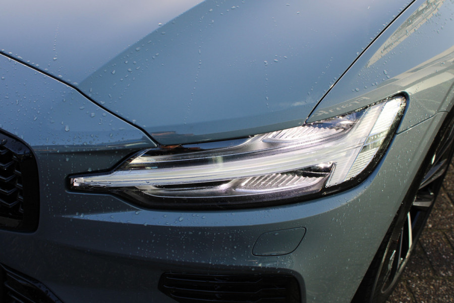 Volvo V60 2.0 T6 Plug-in hybrid AWD Plus Dark | Trekhaak | Adaptieve cruise | Memory | Camera
