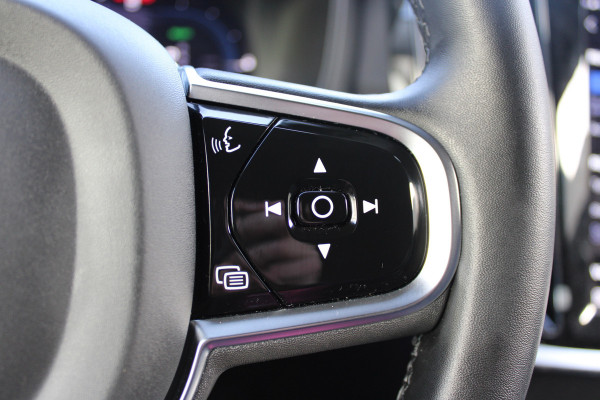 Volvo V60 2.0 T6 Plug-in hybrid AWD Plus Dark | Trekhaak | Adaptieve cruise | Memory | Camera