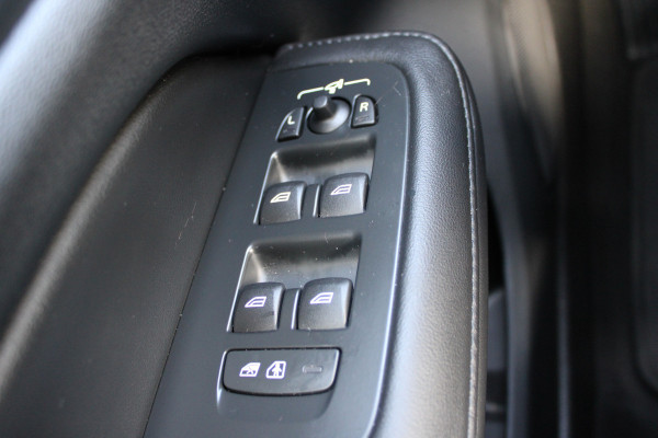 Volvo V60 2.0 T6 Plug-in hybrid AWD Plus Dark | Trekhaak | Adaptieve cruise | Memory | Camera