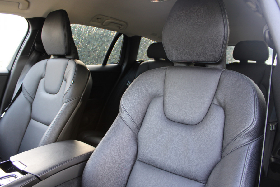 Volvo V60 2.0 T6 Plug-in hybrid AWD Plus Dark | Trekhaak | Adaptieve cruise | Memory | Camera